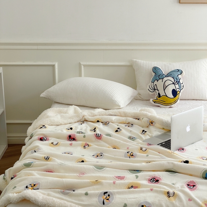 91家纺网 家纺一手货源 找家纺 时年 2022新款牛奶绒拼羊羔绒毯 妙妙屋