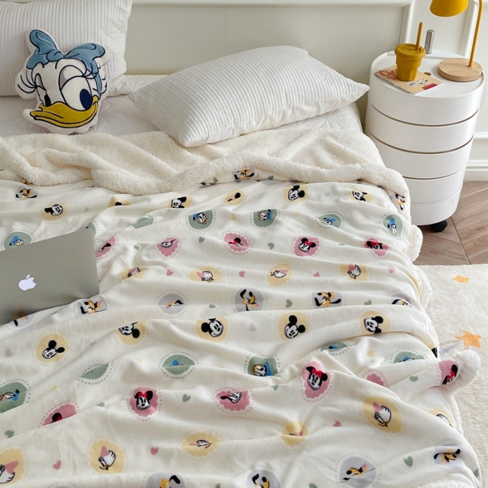 91家纺网 家纺一手货源 找家纺 时年 2022新款牛奶绒拼羊羔绒毯 妙妙屋