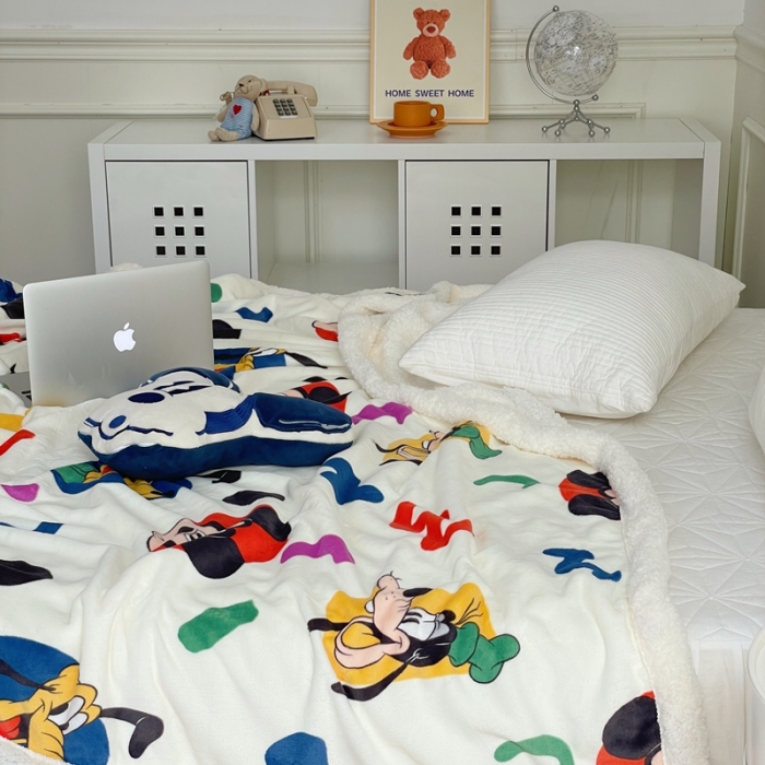 91家纺网 家纺一手货源 找家纺 时年 2022新款牛奶绒拼羊羔绒毯 童年时光