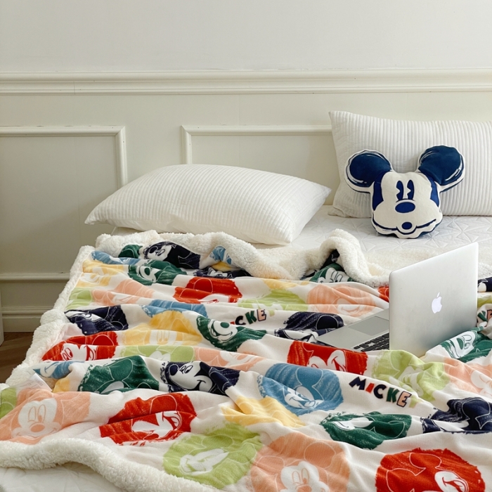 91家纺网 家纺一手货源 找家纺 时年 2022新款牛奶绒拼羊羔绒毯 涂鸦米奇