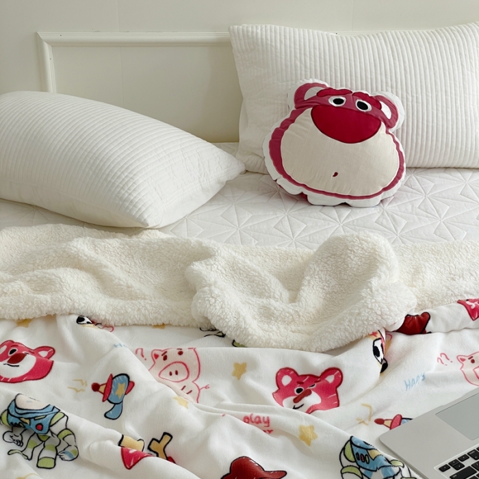 91家纺网 家纺一手货源 找家纺 时年 2022新款牛奶绒拼羊羔绒毯 玩具总动员