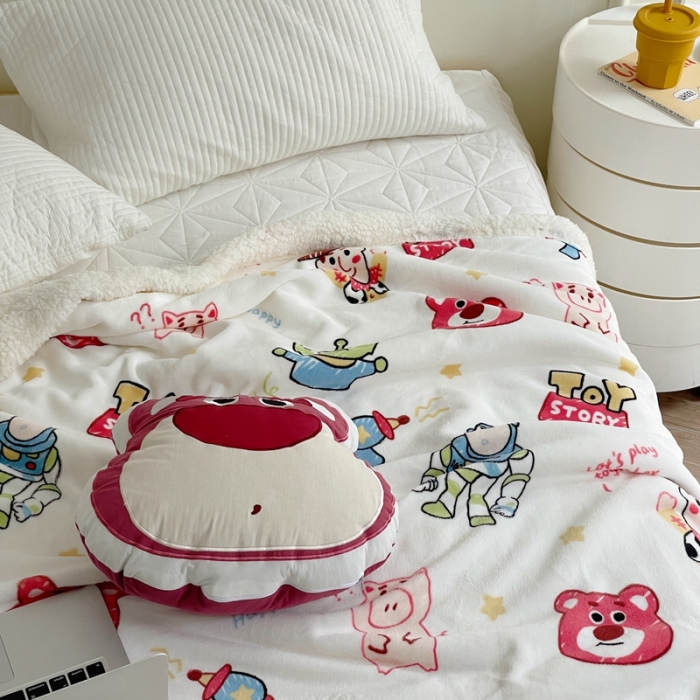 91家纺网 家纺一手货源 找家纺 时年 2022新款牛奶绒拼羊羔绒毯 玩具总动员