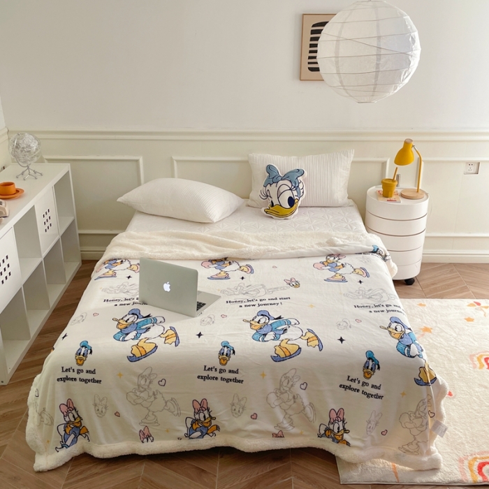 91家纺网 家纺一手货源 找家纺 时年 2022新款牛奶绒拼羊羔绒毯 游乐伙伴