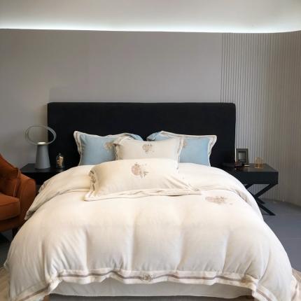 91家纺网 家纺一手货源 找家纺 馨蕊2022新款秋冬轻奢煦暖绒系列四件套-蜜恋 蜜恋-月光白