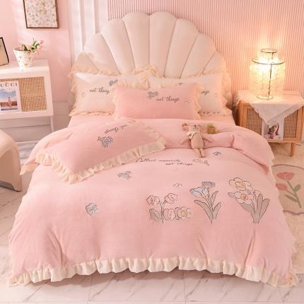 91家纺网 家纺一手货源 找家纺 迪欧芙 2023新款牛奶绒刺绣花边四件套-蓝铃花-粉