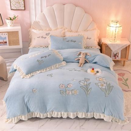 91家纺网 家纺一手货源 找家纺 迪欧芙 2023新款牛奶绒刺绣花边四件套-蓝铃花 蓝铃花-蓝