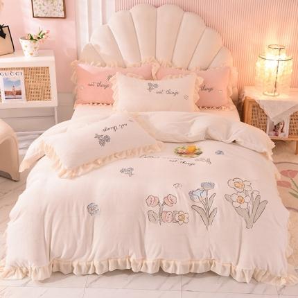 91家纺网 家纺一手货源 找家纺 迪欧芙 2023新款牛奶绒刺绣花边四件套-蓝铃花蓝铃花-奶白