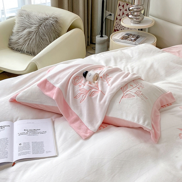 91家纺网 家纺一手货源 找家纺 澳梵家居 2022新款牛奶绒刺绣春风花藻系列四件套 春风花藻-粉