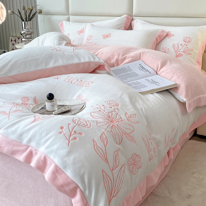 91家纺网 家纺一手货源 找家纺 澳梵家居 2022新款牛奶绒刺绣春风花藻系列四件套 春风花藻-粉