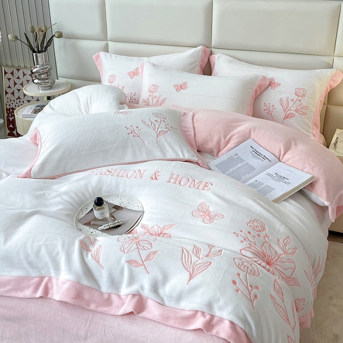 91家纺网 家纺一手货源 找家纺 澳梵家居 2022新款牛奶绒刺绣春风花藻系列四件套 春风花藻-粉