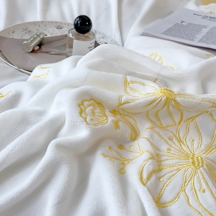 91家纺网 家纺一手货源 找家纺 澳梵家居 2022新款牛奶绒刺绣春风花藻系列四件套 春风花藻-黄