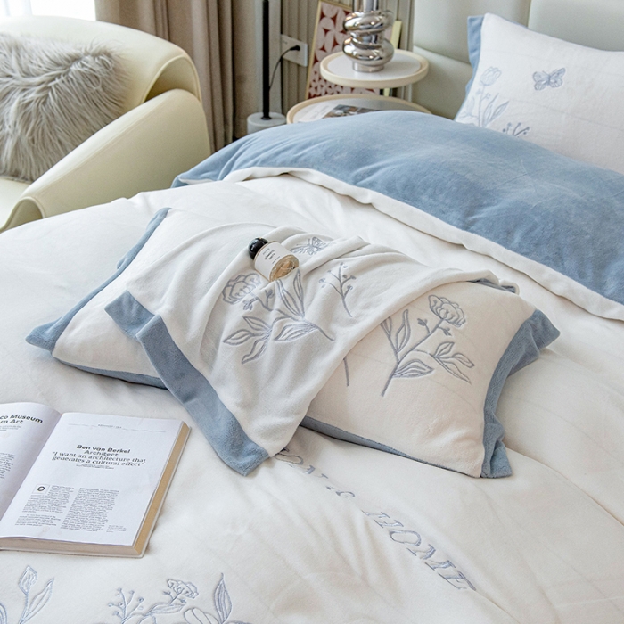 91家纺网 家纺一手货源 找家纺 澳梵家居 2022新款牛奶绒刺绣春风花藻系列四件套 春风花藻-灰