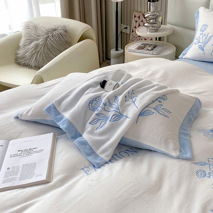 91家纺网 家纺一手货源 找家纺 澳梵家居 2022新款牛奶绒刺绣春风花藻系列四件套 春风花藻-蓝