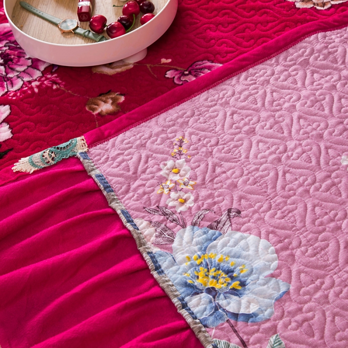 91家纺网 家纺一手货源 找家纺 冬然 2022新款牛奶绒床盖榻榻米床盖炕盖花开富贵红