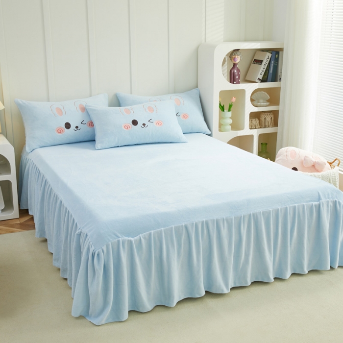 91家纺网 家纺一手货源 找家纺 （总）亲亲公主 2025新款牛奶绒卡通绣花四件套-可爱兔蓝色