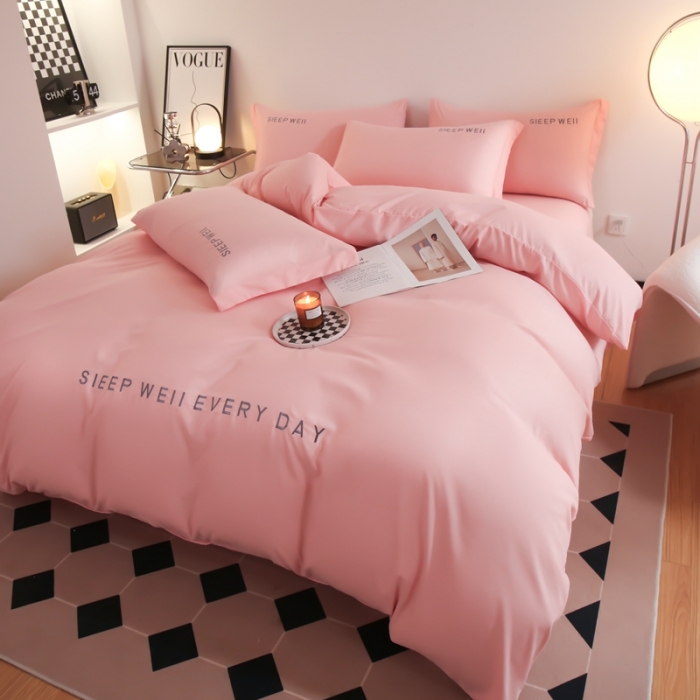 91家纺网 家纺一手货源 找家纺 啊雅家居2025纯色水洗磨毛亲肤绣花床单款床笠款四套件 奶粉