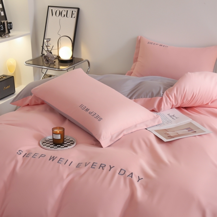 91家纺网 家纺一手货源 找家纺 啊雅家居纯色水洗磨毛亲肤绣花床单款床笠款四套件 奶粉加奶浅灰