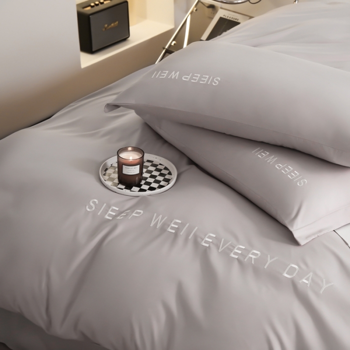 91家纺网 家纺一手货源 找家纺 啊雅家居2025新款纯色水洗磨毛亲肤绣花床单款床笠款四套件 奶浅灰