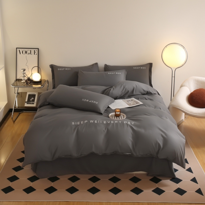 91家纺网 家纺一手货源 找家纺 啊雅家居2025新款纯色水洗磨毛亲肤绣花床单款床笠款四套件 奶深灰