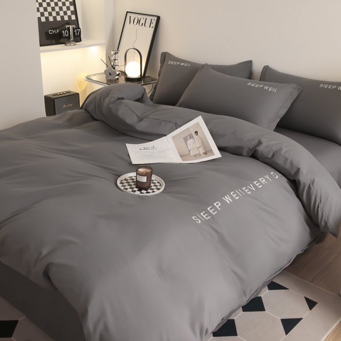 91家纺网 家纺一手货源 找家纺 啊雅家居2025新款纯色水洗磨毛亲肤绣花床单款床笠款四套件 奶深灰