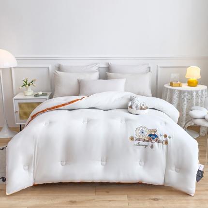 91家纺网 家纺一手货源 找家纺 青螺家纺2022新款熊豆豆绣花小太阳热芯大豆被 小熊白