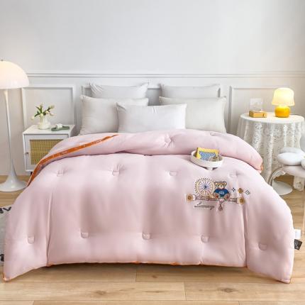 青螺家纺2022新款熊豆豆绣花小太阳热芯大豆被 小熊粉