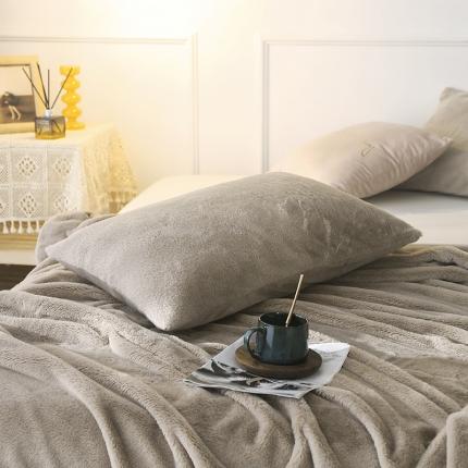 91家纺网 家纺一手货源 找家纺 （总）卡奥家纺 2025新款纯色银狐绒枕套48x74cm一对