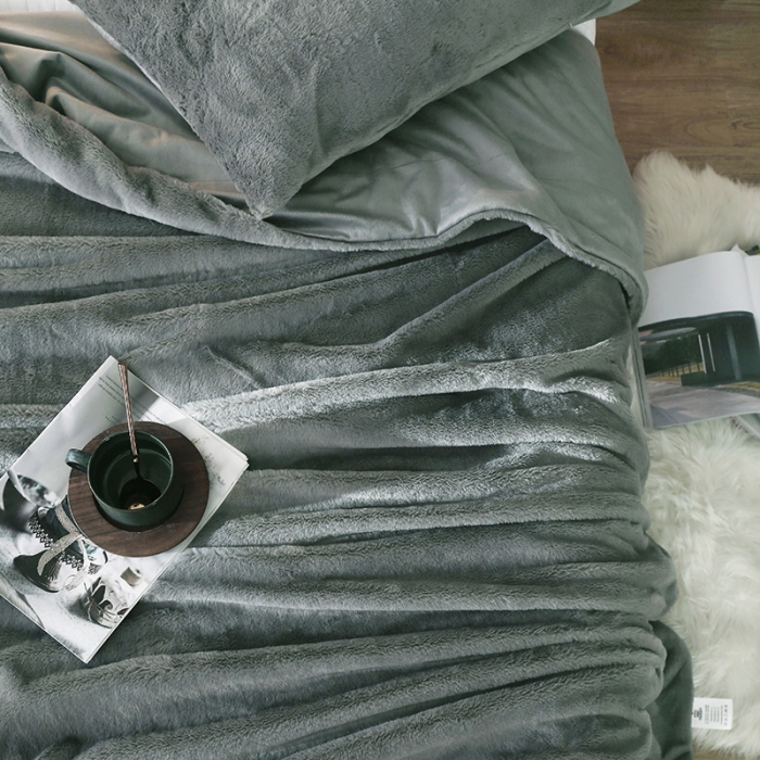 91家纺网 家纺一手货源 找家纺 卡奥家纺 2025新款纯色银狐绒枕套48x74cm一对 纯面-气质灰