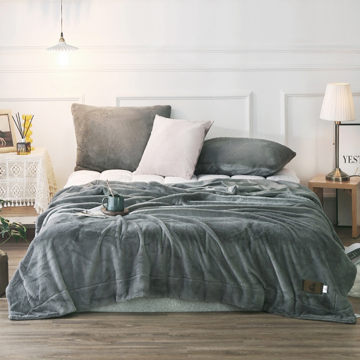 91家纺网 家纺一手货源 找家纺 卡奥家纺 2025新款纯色银狐绒枕套48x74cm一对 纯面-气质灰