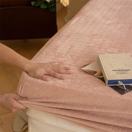 91家纺网 家纺一手货源 找家纺 总FORTWO 2022新款230克压花牛奶绒肌理纹单品床笠