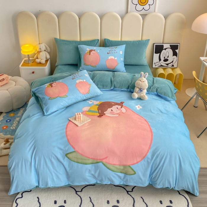 91家纺网 家纺一手货源 找家纺 博雅 2022新款婴儿绒大版印花系列四件套 桃子女孩