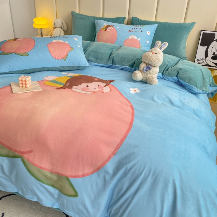 91家纺网 家纺一手货源 找家纺 博雅 2022新款婴儿绒大版印花系列四件套 桃子女孩