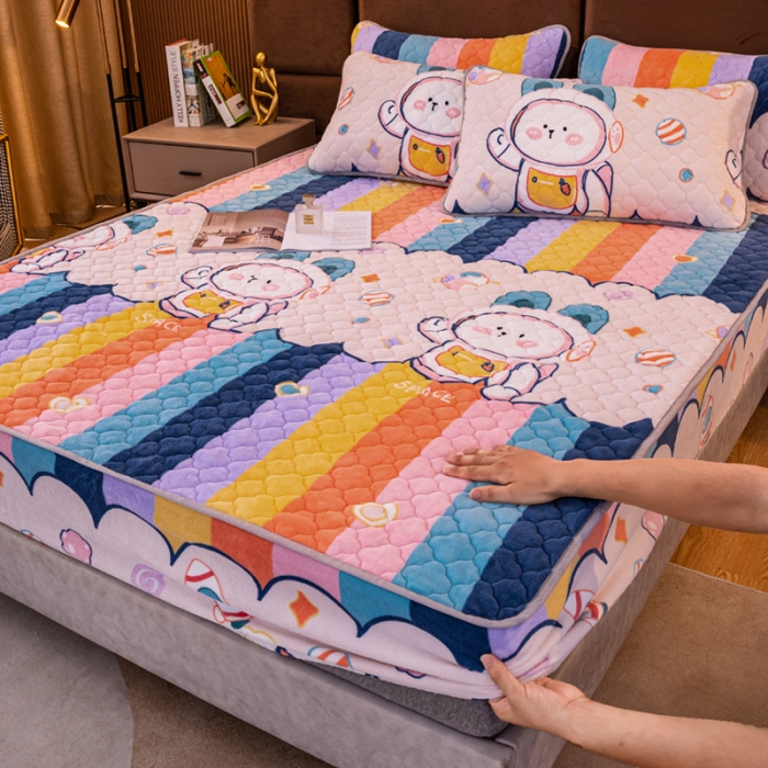 91家纺网 家纺一手货源 找家纺 美莱 2022年夹棉加厚牛奶绒床笠单件三件套直播爆款 彩虹兔