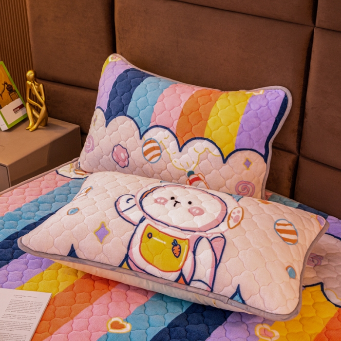 91家纺网 家纺一手货源 找家纺 美莱 2022年夹棉加厚牛奶绒床笠单件三件套直播爆款 彩虹兔