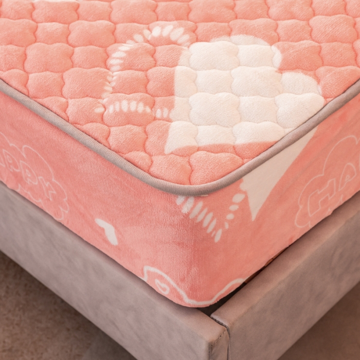 91家纺网 家纺一手货源 找家纺 美莱 2022年夹棉加厚牛奶绒床笠单件三件套直播爆款 粉心小熊