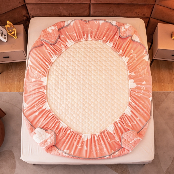 91家纺网 家纺一手货源 找家纺 美莱 2022年夹棉加厚牛奶绒床笠单件三件套直播爆款 粉心小熊