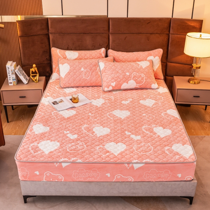 91家纺网 家纺一手货源 找家纺 美莱 2022年夹棉加厚牛奶绒床笠单件三件套直播爆款 粉心小熊