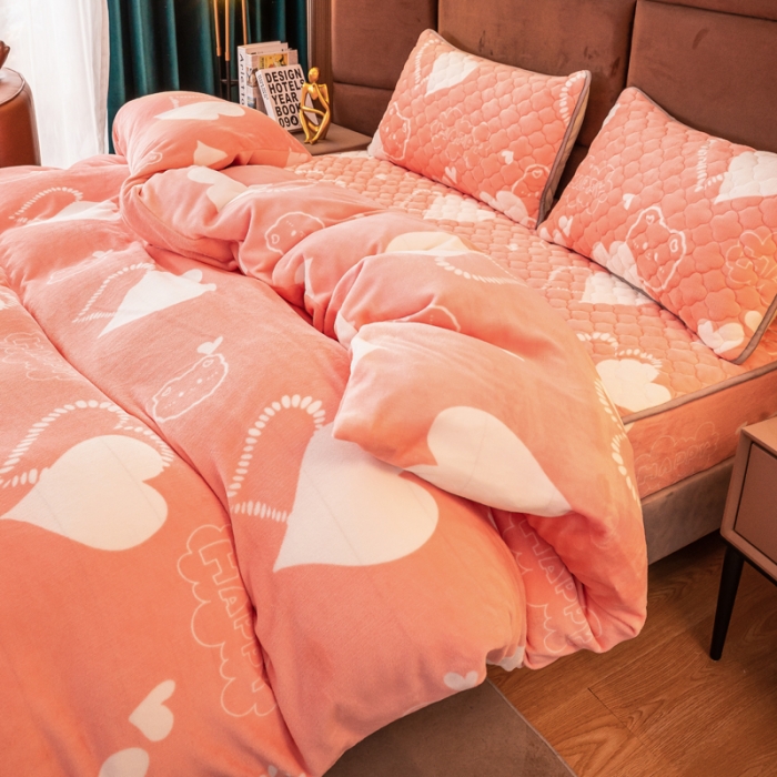 91家纺网 家纺一手货源 找家纺 美莱 2022年夹棉加厚牛奶绒床笠单件三件套直播爆款 粉心小熊