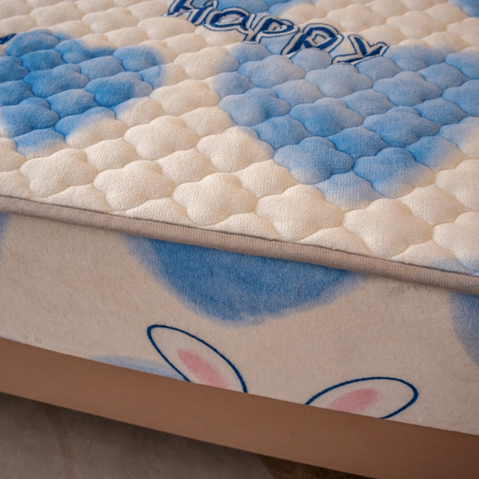 91家纺网 家纺一手货源 找家纺 美莱 2022年夹棉加厚牛奶绒床笠单件三件套直播爆款 漫漫兔