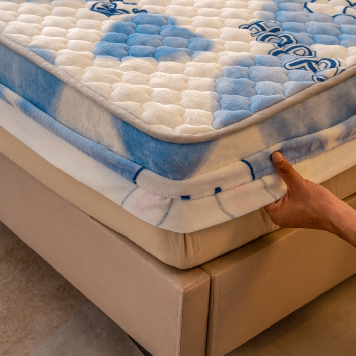 91家纺网 家纺一手货源 找家纺 美莱 2022年夹棉加厚牛奶绒床笠单件三件套直播爆款 漫漫兔