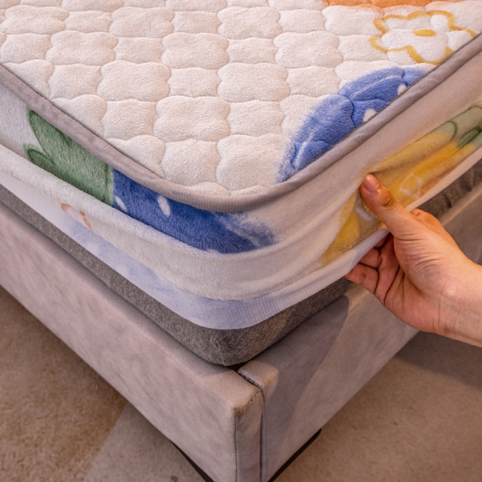 91家纺网 家纺一手货源 找家纺 美莱 2022年夹棉加厚牛奶绒床笠单件三件套直播爆款 奶油草莓