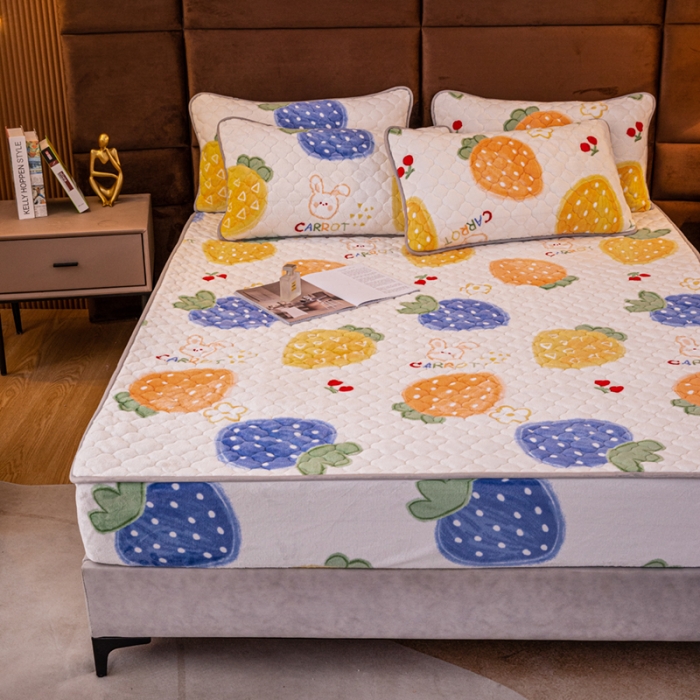 91家纺网 家纺一手货源 找家纺 美莱 2022年夹棉加厚牛奶绒床笠单件三件套直播爆款 奶油草莓