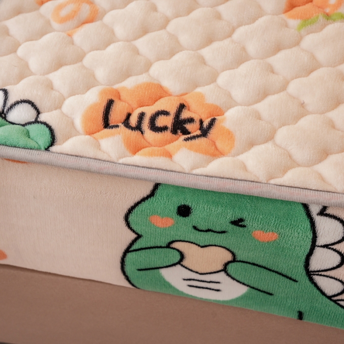 91家纺网 家纺一手货源 找家纺 美莱 2022年夹棉加厚牛奶绒床笠单件三件套直播爆款 小恐龙