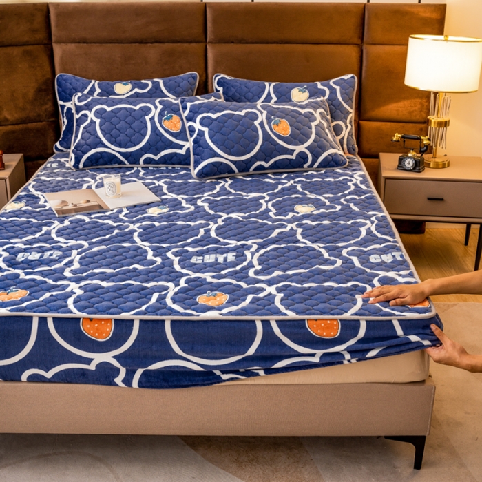 91家纺网 家纺一手货源 找家纺 美莱 2022年夹棉加厚牛奶绒床笠单件三件套直播爆款 幸运小熊