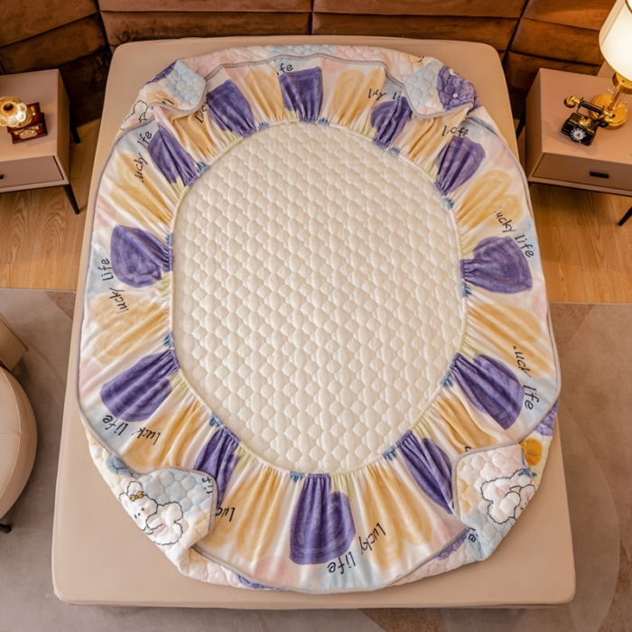 91家纺网 家纺一手货源 找家纺 美莱 2022年夹棉加厚牛奶绒床笠单件三件套直播爆款 熊熊花草米