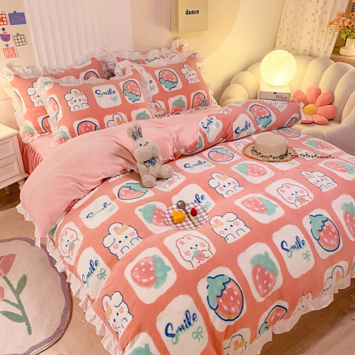 91家纺网 家纺一手货源 找家纺 绒兔兔 2022新款印花牛奶绒四件套提供买家秀草莓兔