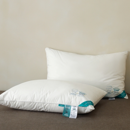 91家纺网 家纺一手货源 找家纺 2023新款中护盾羽丝酒店枕芯星级酒店中高枕头48*74cm