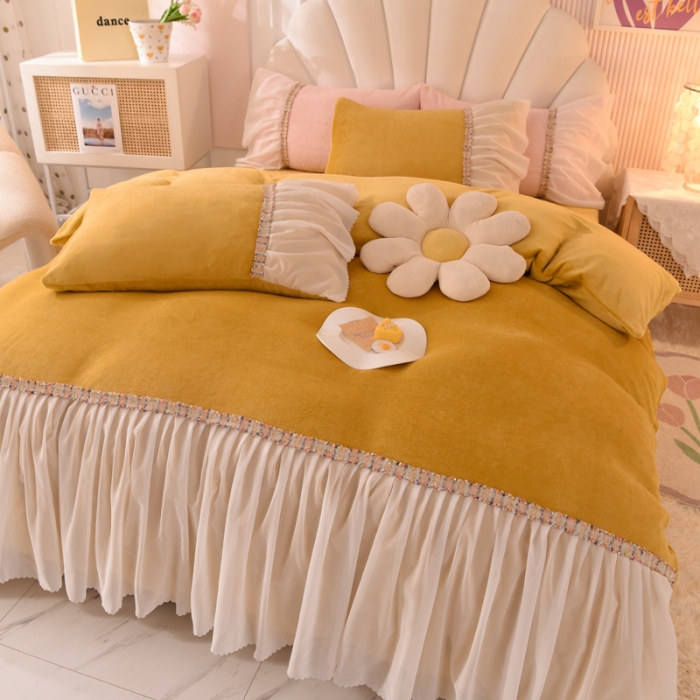 91家纺网 家纺一手货源 找家纺 艾米家居 2022秋冬新款牛奶绒花边四件套爱莎系列 黄色