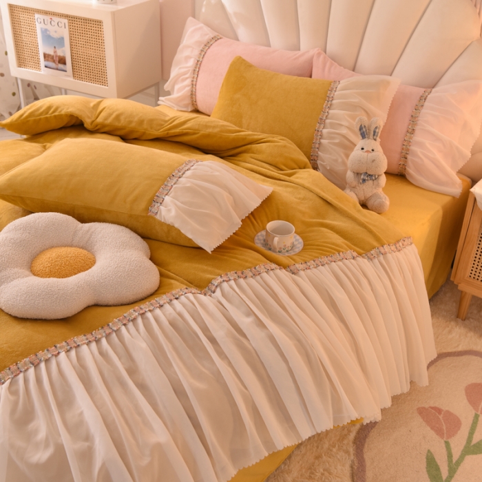 91家纺网 家纺一手货源 找家纺 艾米家居 2022秋冬新款牛奶绒花边四件套爱莎系列 黄色