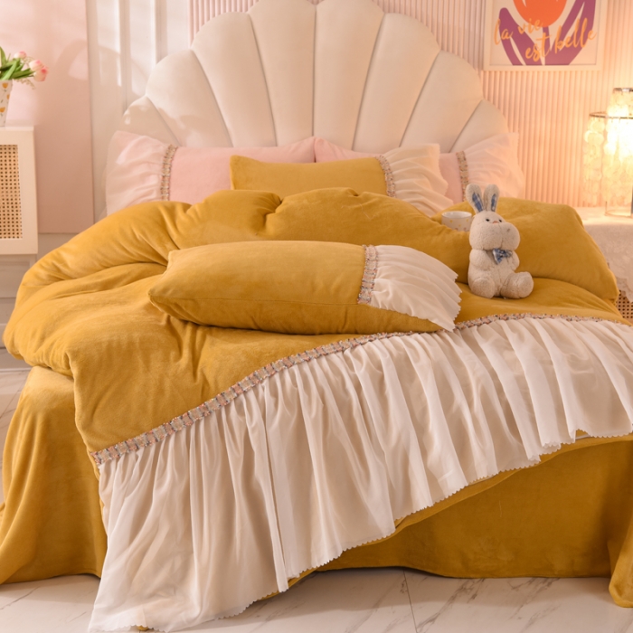 91家纺网 家纺一手货源 找家纺 艾米家居 2022秋冬新款牛奶绒花边四件套爱莎系列 黄色
